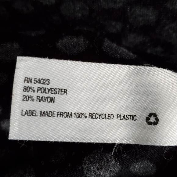 Scoop Neck Long Sleeve Tee Black & Gray Dots - Picture 4 of 6